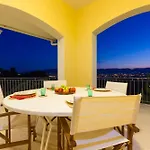 La Belle - Family Retreat Magnificent View *